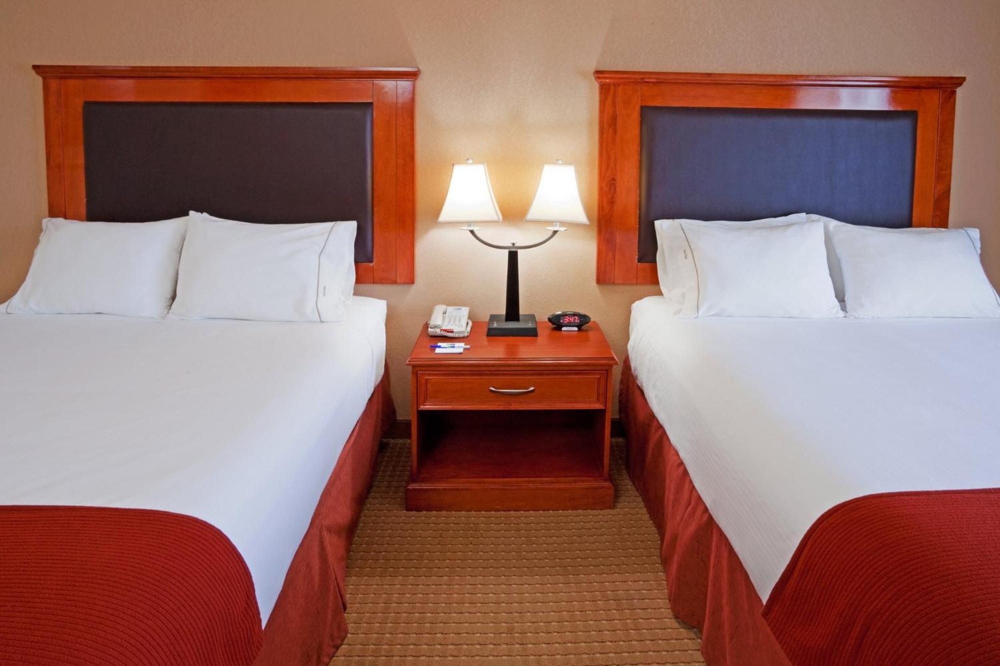 Holiday Inn Express & Suites Albany Airport Area - Latham By Ihg Bagian luar foto